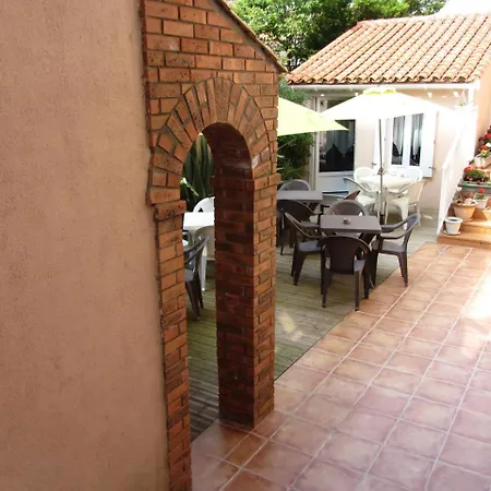 Hotel&cantine De La Hotel 3*