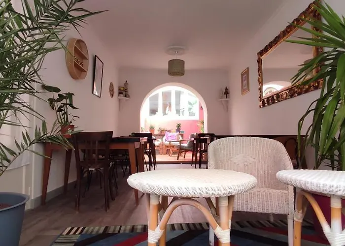 & Cantine De La Hotell 3*